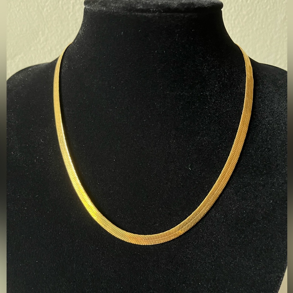 18” Gold Plated Herring Bone Necklace ✨